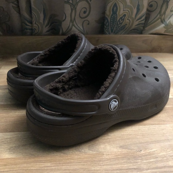 CROCS Unisex Fuzzy Clogs - Picture 1 of 6